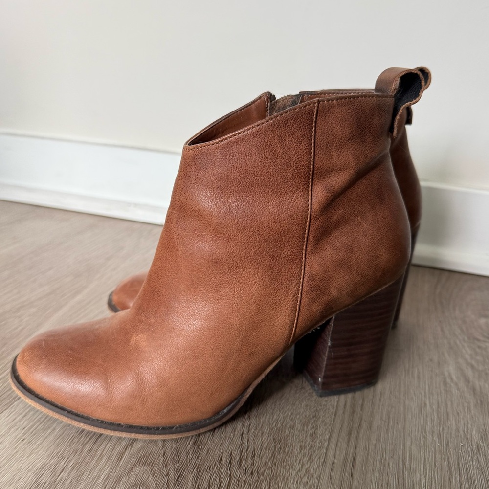 BP Lance Lea Leather Ankle Bootie